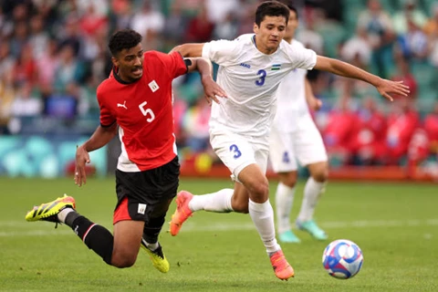 "بعد ارتباط اسمه بمانشستر سيتي".. لانس يعلن رحيل مدافعه خلال يناير